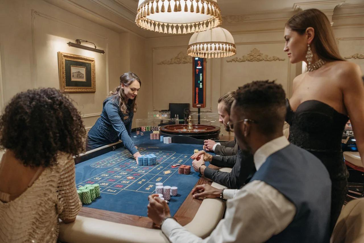 mm89 — Texas Hold'em hay Omaha? So sánh định dạng bàn Poker tại